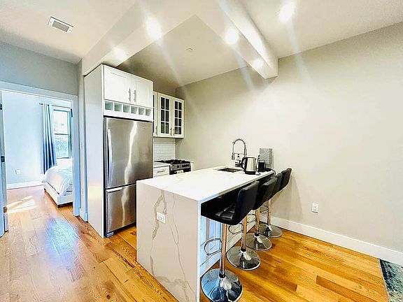 3rd image of 66 Somers St APT 2B