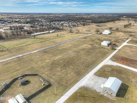 4th image of 69 & 1.47 Phillips Ln