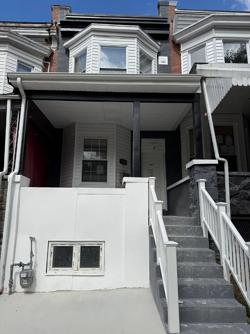 2936 W Mosher Street — Photo 1