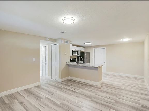 5th image of 8111 Dellwood Dr