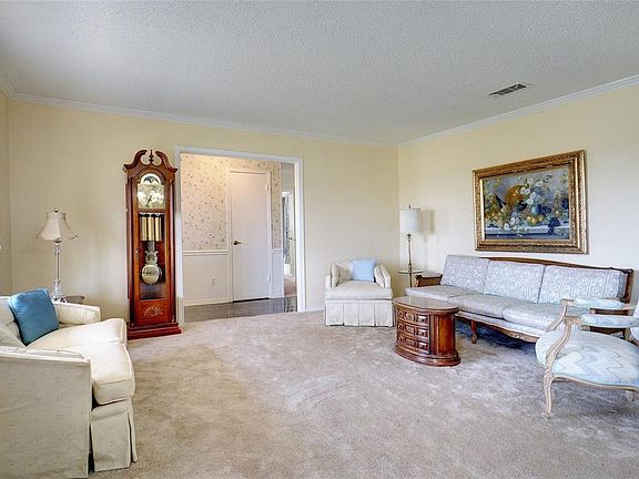 4th image of 3121 Westgate Dr