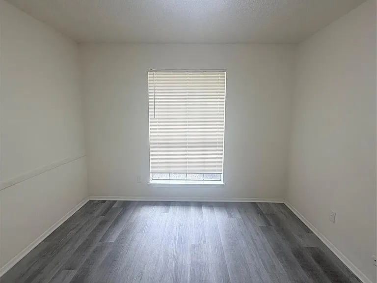 8119 Knightwood Forest Dr — Photo 22