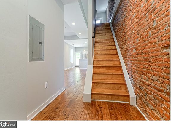 3rd image of 2011 E Susquehanna Ave #2