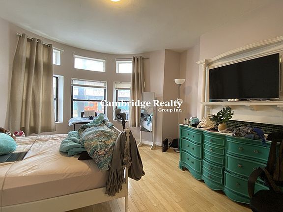 3rd image of 243 Harvard Ave #1T