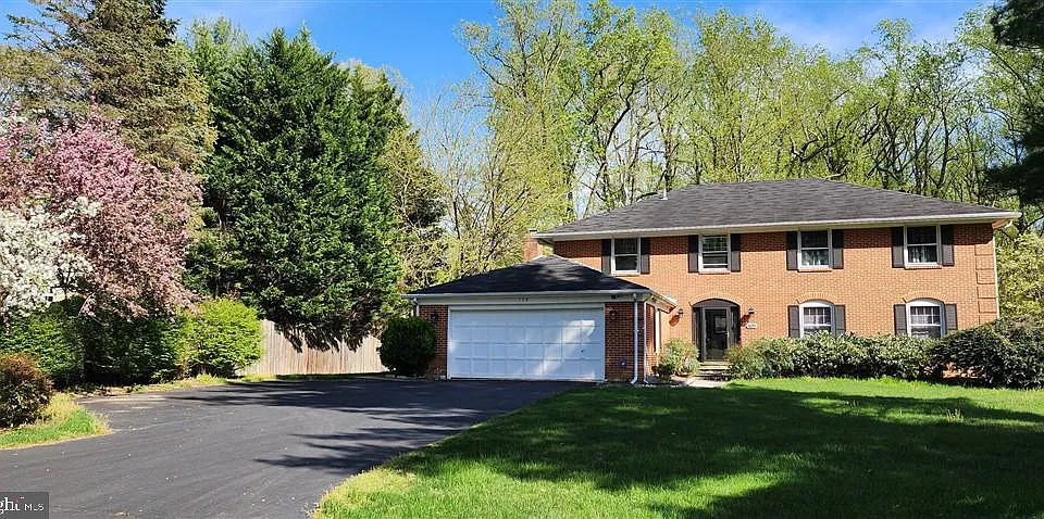 736 Ridge Dr