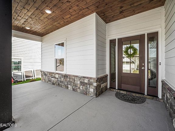 4th image of 1597 Green Meadows Ln