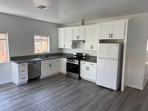 2804-2806 W Grand Ave Photo 1