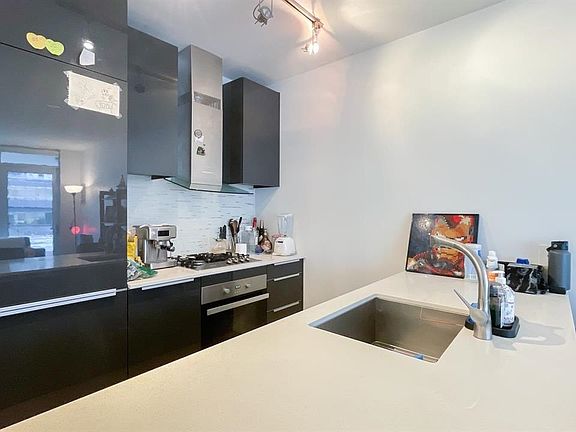 4th image of 1283 Howe St #80X