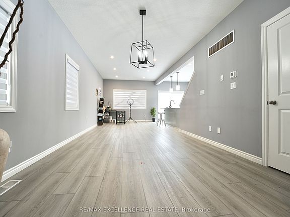 2nd image of 130 Byers St