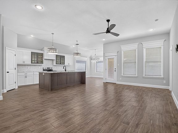 5th image of 121 William Ln