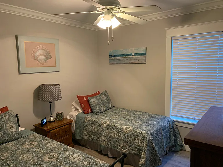 3403 Saxon Dr — Photo 32