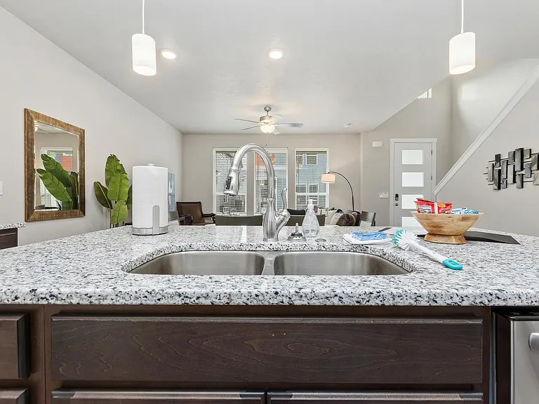 471 N Tessa Ln — Photo 24