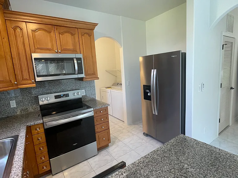 Nice kitchen with brand new stainless steel appliances