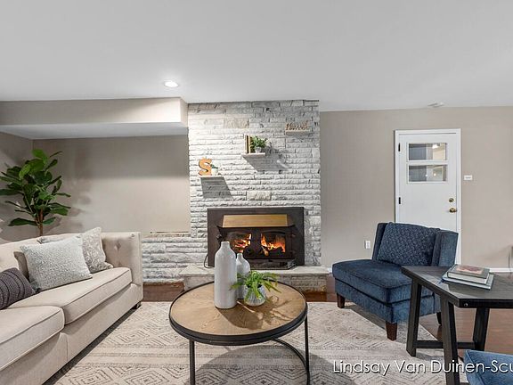 2nd image of 1735-45 Sherwood Dr SE