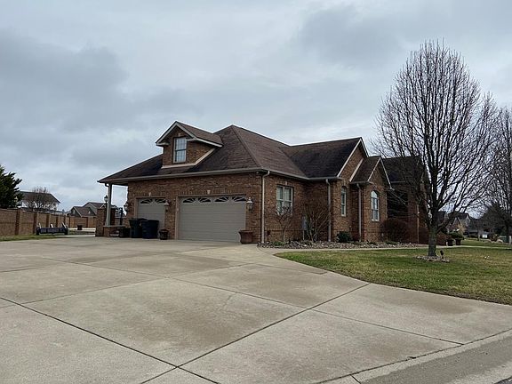 3rd image of 980 Crestwood Dr