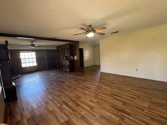 2nd image of 513 Laurel Ln