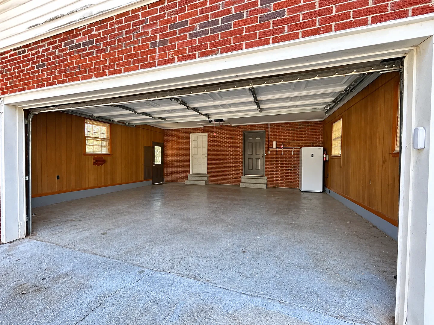 4 bed, 1.5 bath, 1800 sqft, $2,020 — Photo 3