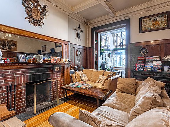 3rd image of 341 W 87th St APT 1R