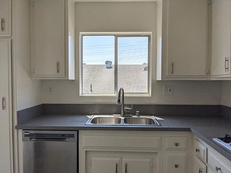 153 S Hayworth Ave #206 — Photo 7