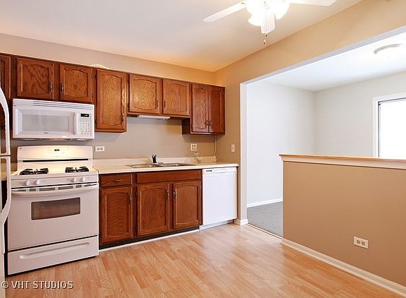 3rd image of 524 Loch Lomond Ln APT A