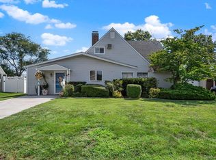27 Wheelbarrow Lane, Wantagh, NY 11793