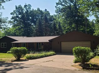 2089 Blackhawk Ln, Dixon, IL 61021