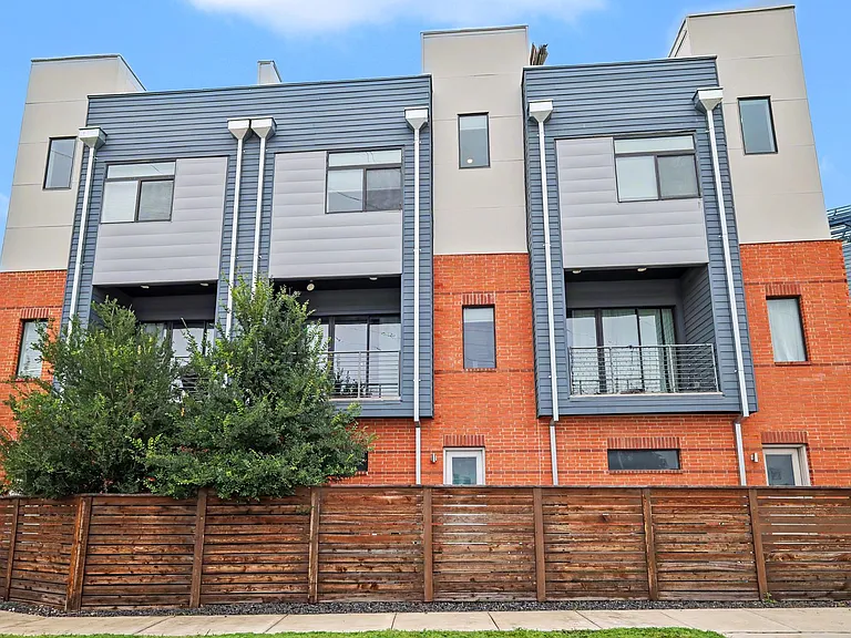 1606 N Hackberry St #102 — Photo 1
