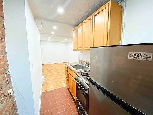 Rented by Bond New York | media 7