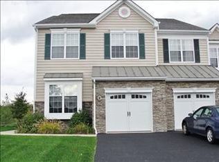 916 Huntington Dr, Fishkill, NY 12524