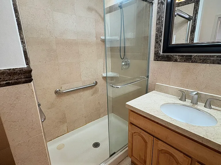 848 Girard St — Photo 11