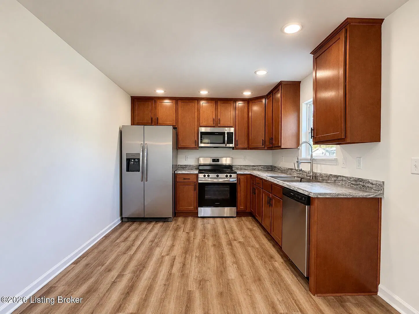 5 bed, 3.0 bath, 2400 sqft, $1,695 — Photo 3