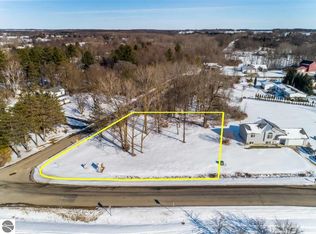 33 Lakeside Dr, Perrinton, MI 48871