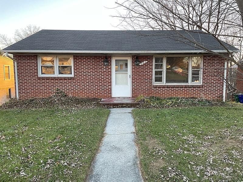 1st image of 203 Roundhill Dr