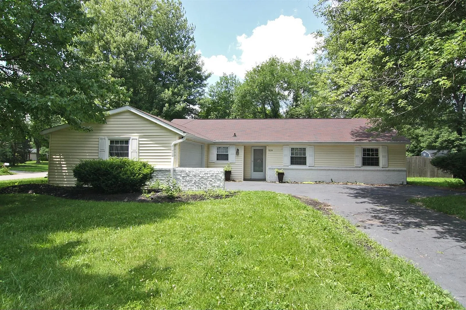 7654 Grandview Dr photo 1