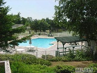 4th image of 38 Village Cir E