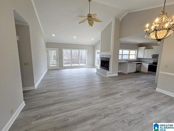 4th image of 35 Rutledge Dr