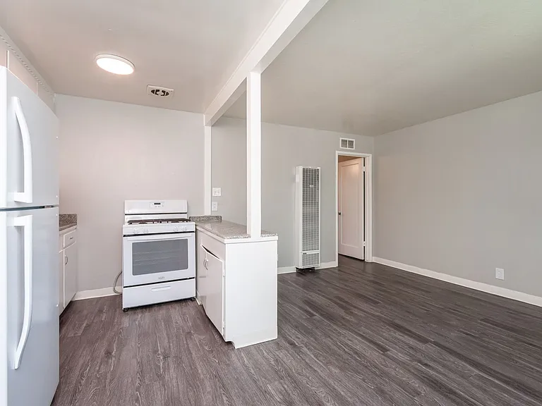 Affordable Living in the Heart of Sacramento! — Photo 7