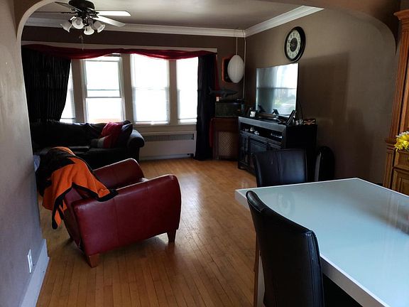 3rd image of 435 Schwartz St