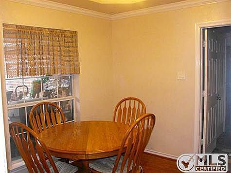 4th image of 1201 Country Bend Dr