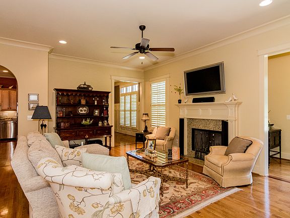 5th image of 5908 Deercrest Ln