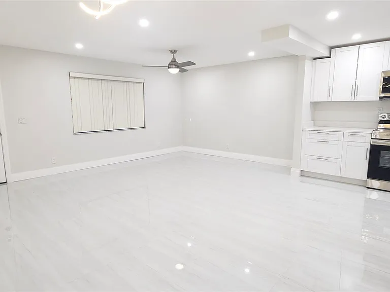 343 Normandy Ln #343 — Photo 3