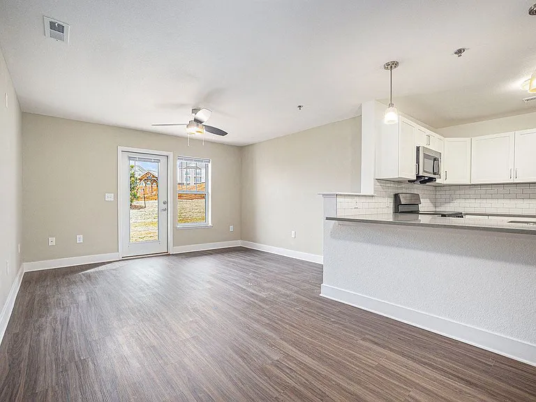 Signature Pointe Apartment Homes — Photo 81