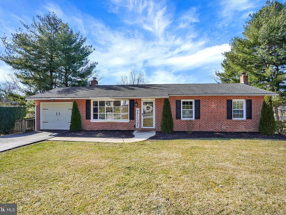 1st image of 18 Dickinson Ct