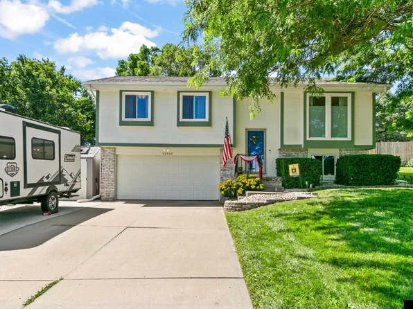 12941 Crown Point Ave, Omaha, NE 68164