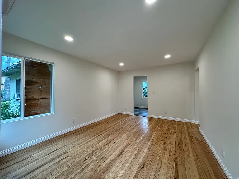 1491 El Sereno Ave — Photo 4