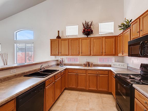 3rd image of 10806 W Encanto Blvd