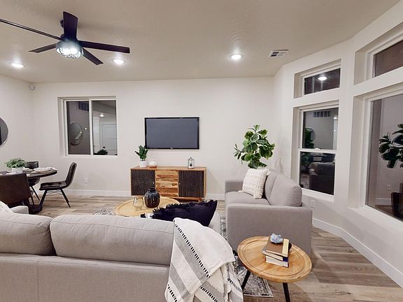 4th image of 899 S Lincoln Ave #6