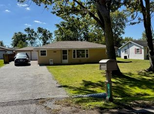 829 W Windsor Ave, Crete, IL 60417