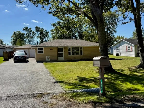 829 W Windsor Ave, Crete, IL 60417