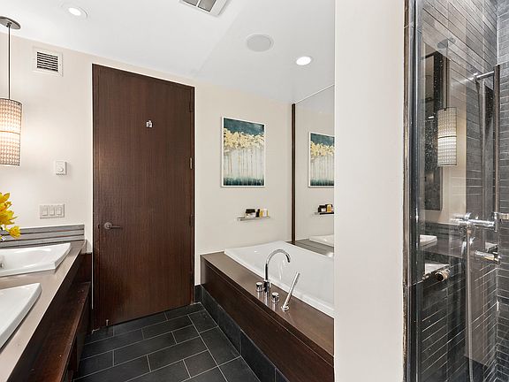 4th image of 40 Broad St #12DD